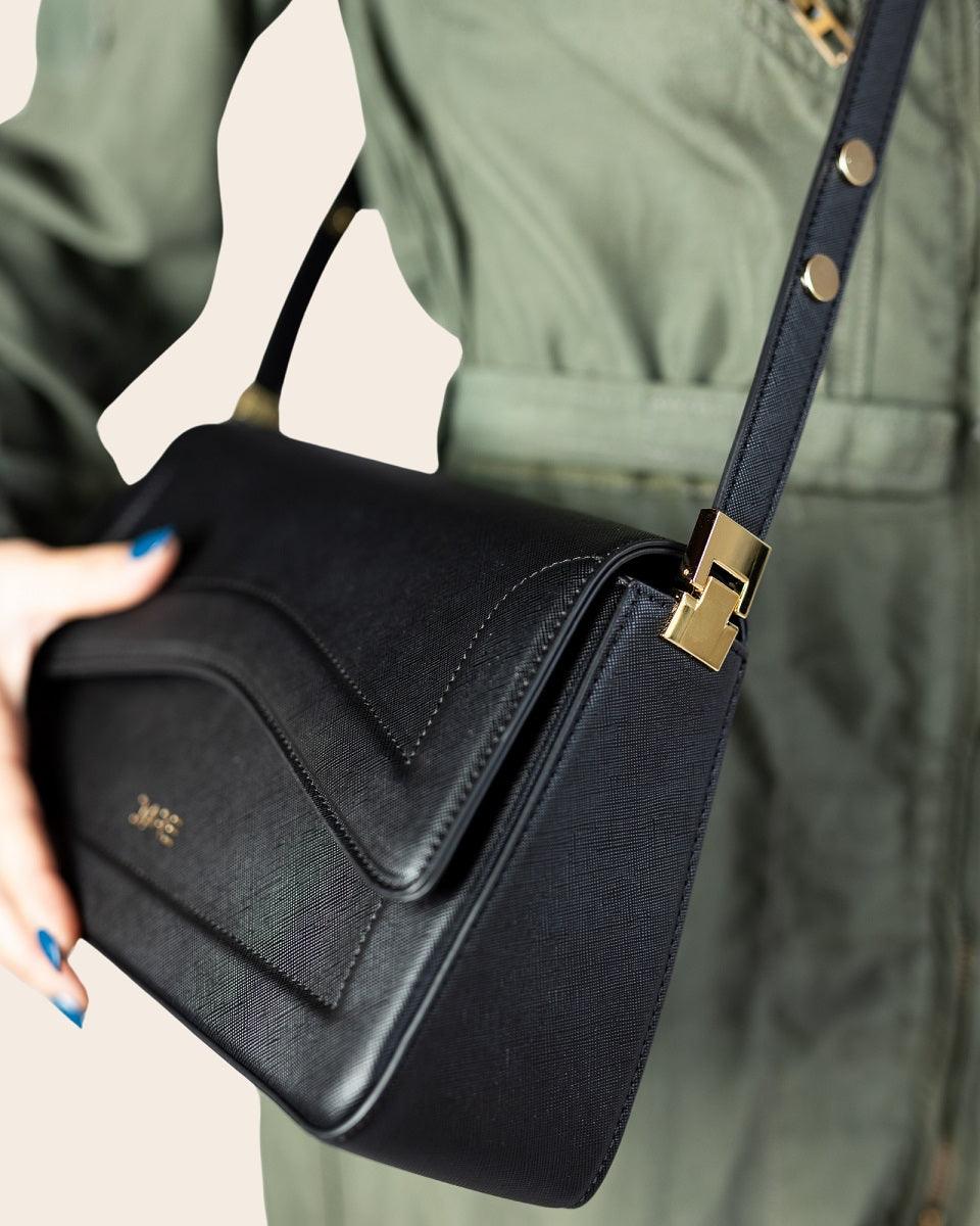 NEW “BET” IN SAFFIANO