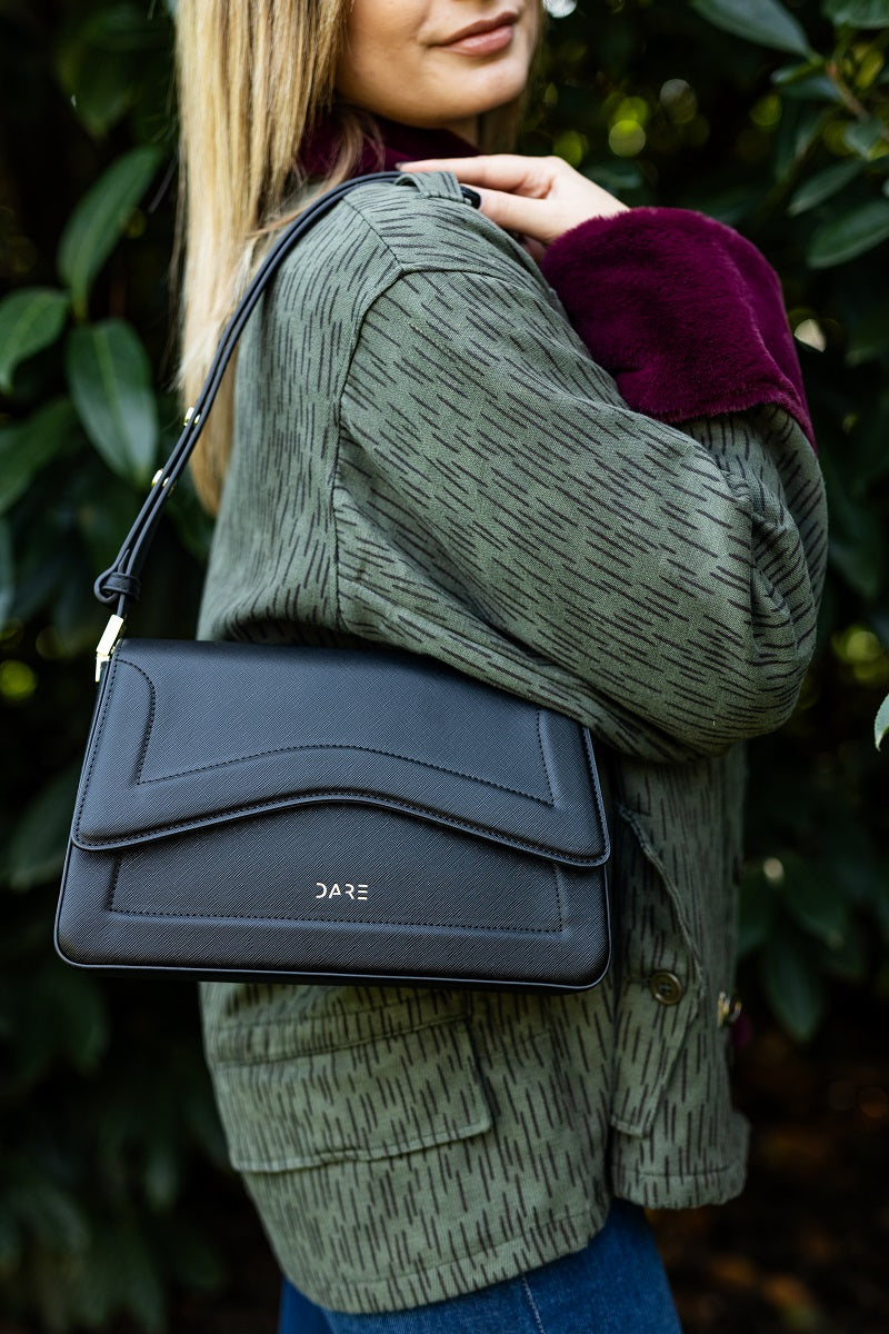 NEW “BET” IN SAFFIANO