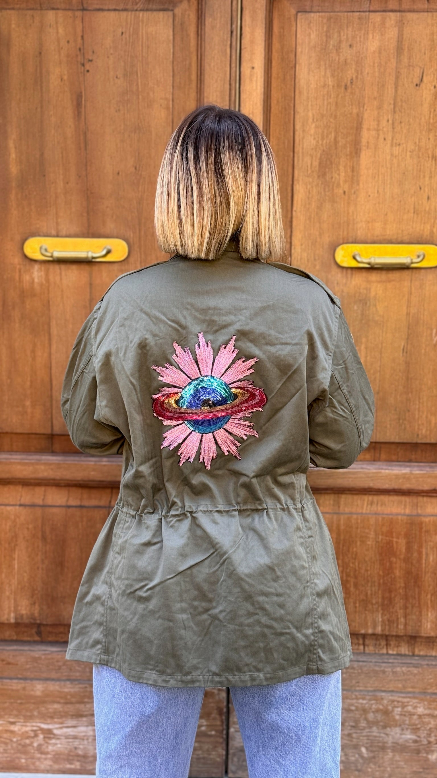 GIACCA VERDE CON APPLICAZIONI ROSA