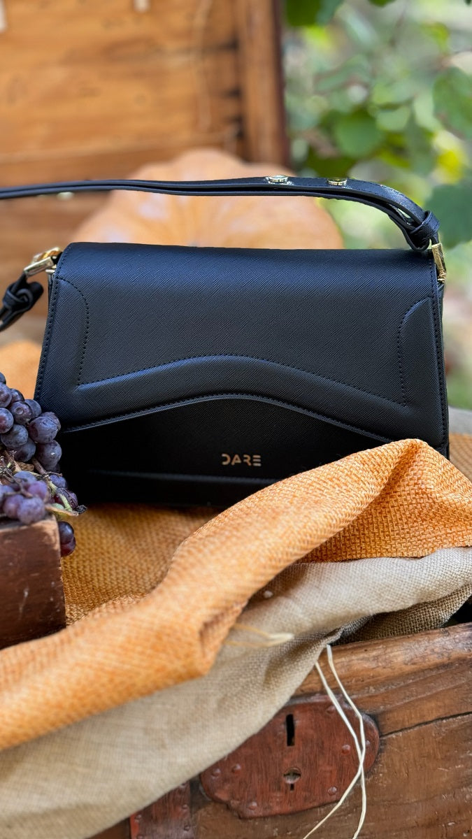 NEW “BET” IN SAFFIANO