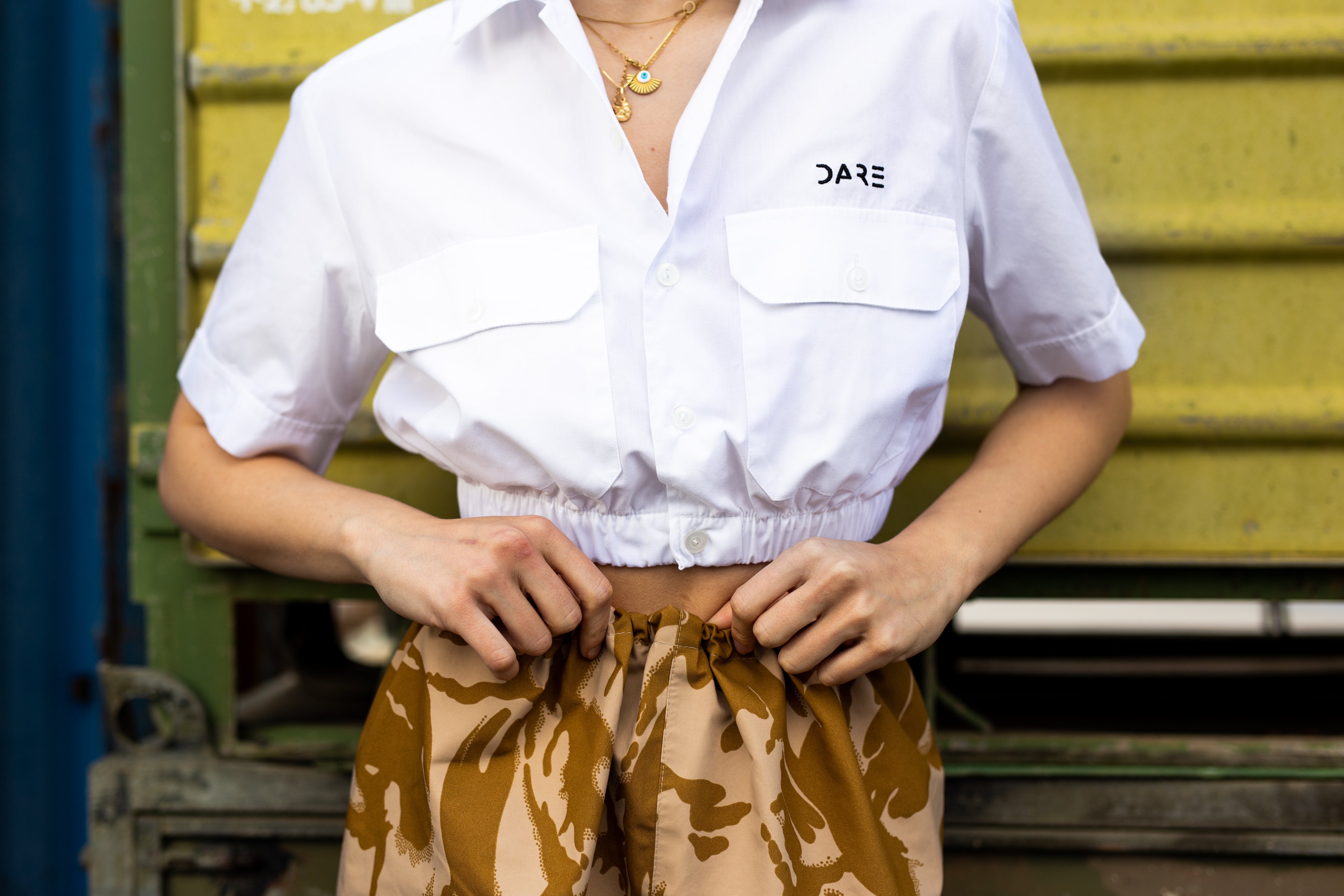 WHITE CROP SHIRT DARE