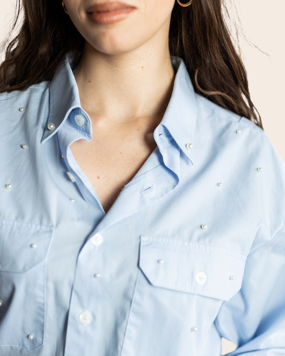 CAMICIA CELESTE CON PERLE